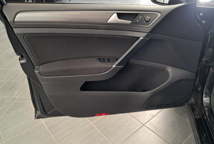Volkswagen Golf 1.0 TSI 115 Confortline DSG7- 