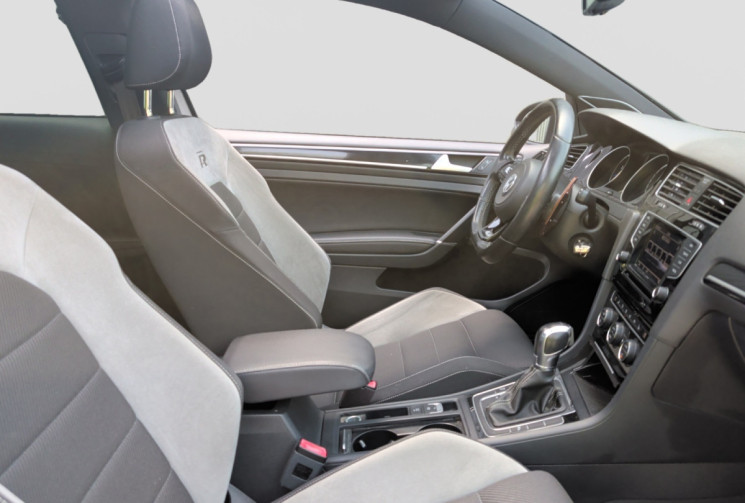Volkswagen Golf 7 R 2.0 300 cv dsg / T.O / jantes pretoria / DCC / dynaudio / entretien wv
