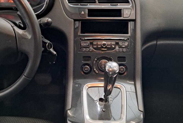 Peugeot 5008 1.6 e-HDi115 FAP Active BMP6 7places   - SUIVI D'ENTRETIEN -  REVISEE 
