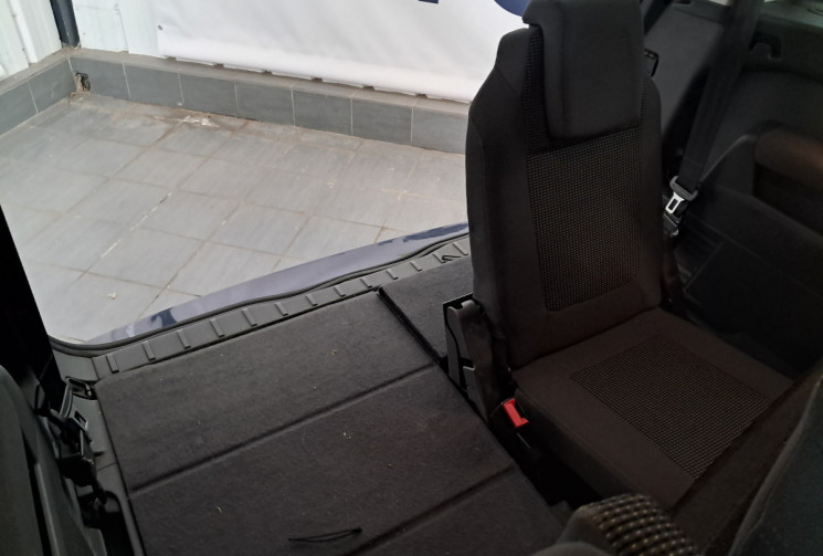 Peugeot 5008 1.6 e-HDi115 FAP Active BMP6 7places   - SUIVI D'ENTRETIEN -  REVISEE 
