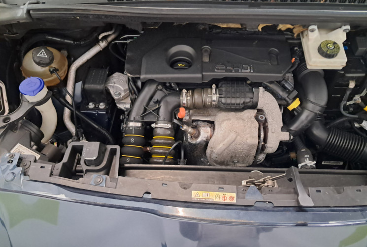 Peugeot 5008 1.6 e-HDi115 FAP Active BMP6 7places   - SUIVI D'ENTRETIEN -  REVISEE 