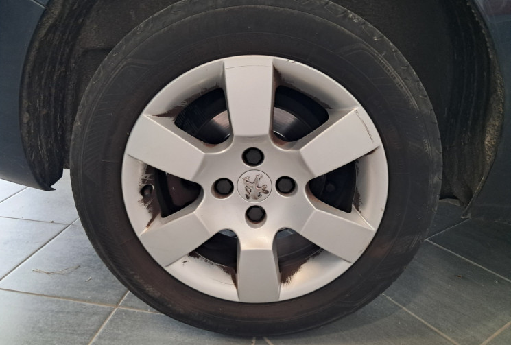 Peugeot 5008 1.6 e-HDi115 FAP Active BMP6 7places   - SUIVI D'ENTRETIEN -  REVISEE 