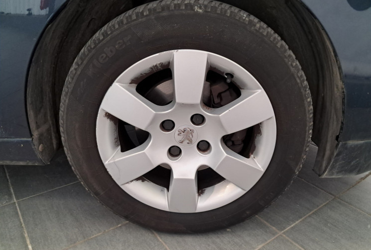Peugeot 5008 1.6 e-HDi115 FAP Active BMP6 7places   - SUIVI D'ENTRETIEN -  REVISEE 