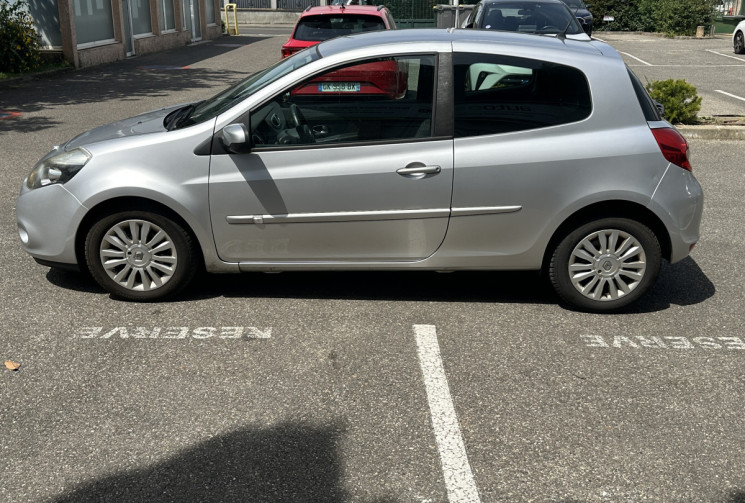 Renault Clio III 1.2 16v 75ch Expression 3p