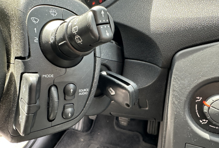 Renault Clio III 1.2 16v 75ch Expression 3p