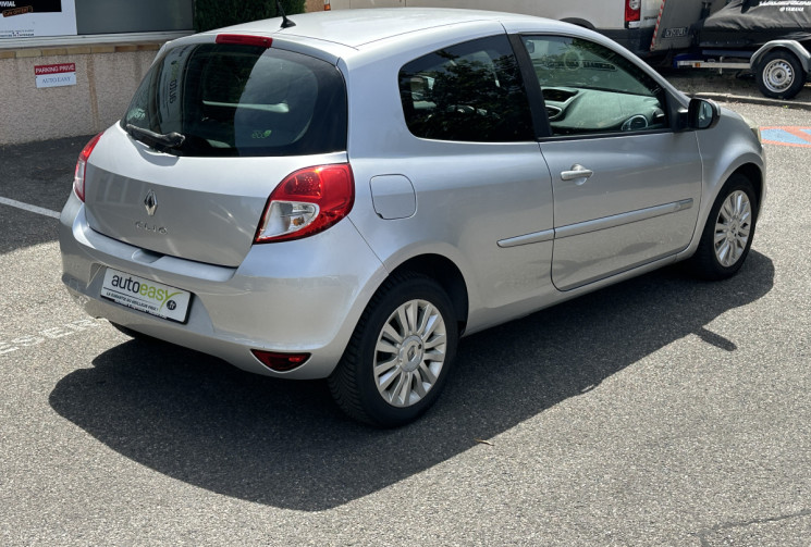 Renault Clio III 1.2 16v 75ch Expression 3p