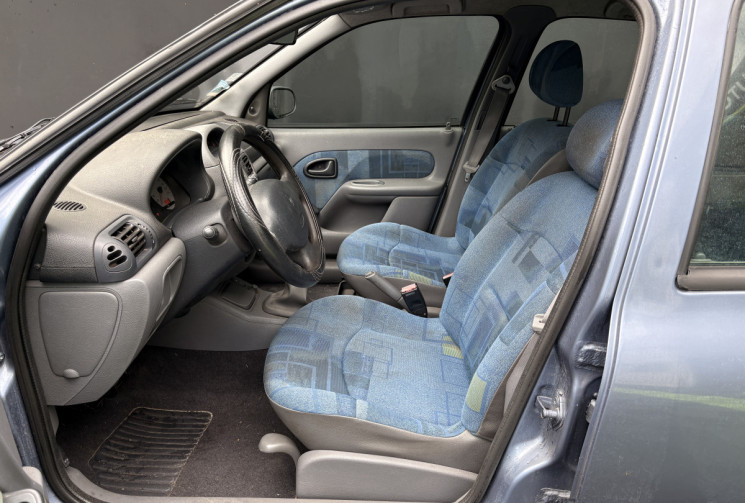 Renault Clio  II 5 Portes 1.4i 16V 98cv