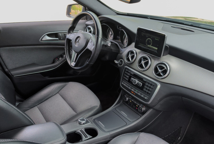 Mercedes GLA 200 CDI Sensation 4Matic 7G-DCT + options