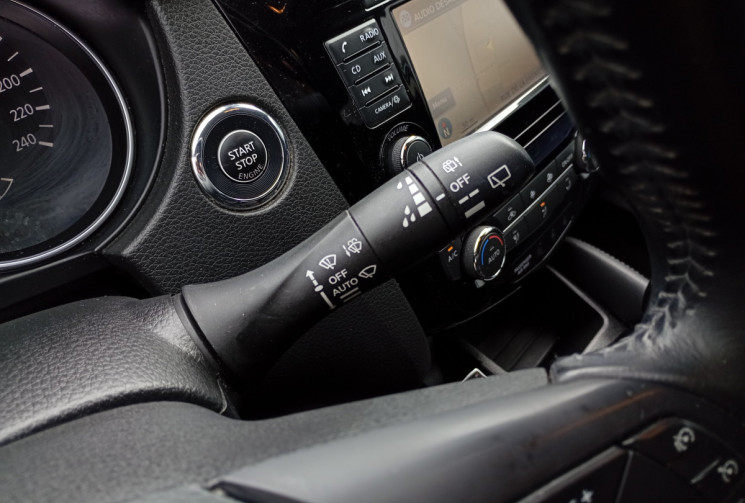 Nissan Qashqai Phase II 1.6 dCi 130 ch Xtronic N-Connecta + Attelage