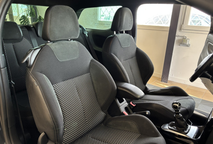 Citroën DS3 1.6 E-HDI AIRDREAM 112 SPORT CHIC 