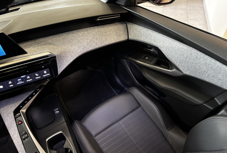Peugeot 3008  Hybrid 136 e-DCS6 Allure / Apple CarPlay / Sièges Chauffants