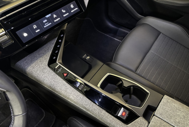 Peugeot 3008  Hybrid 136 e-DCS6 Allure / Apple CarPlay / Sièges Chauffants