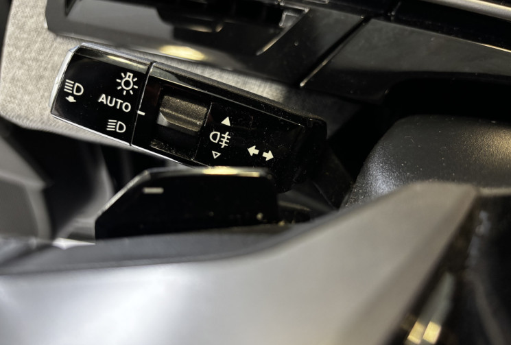 Peugeot 3008  Hybrid 136 e-DCS6 Allure / Apple CarPlay / Sièges Chauffants