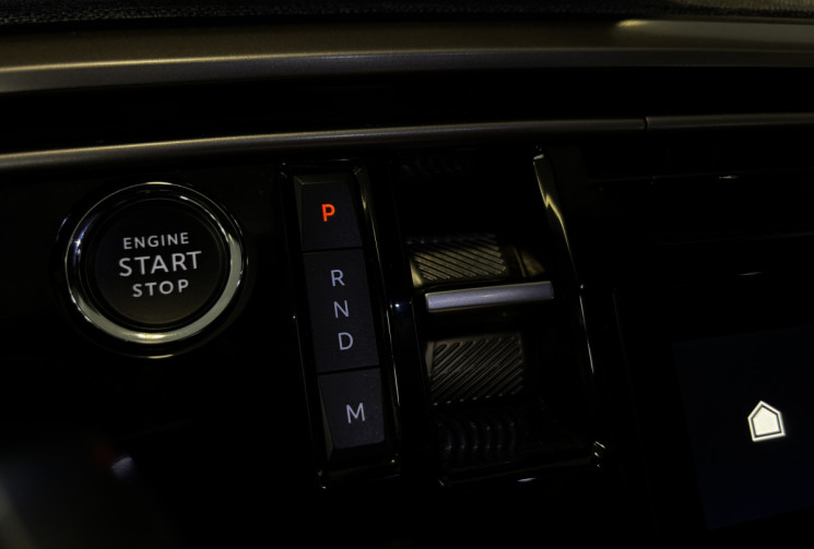 Peugeot 3008  Hybrid 136 e-DCS6 Allure / Apple CarPlay / Sièges Chauffants
