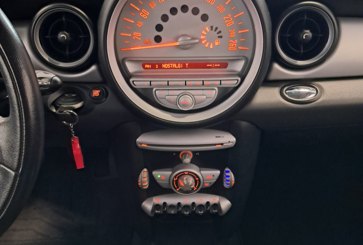 Mini Mini 2 (R56) Cooper 1.6 i 16V 120 -  SUPERBE  - SUIVI ENTETIEN - DISTRIBUTION PAR CHAINE - 