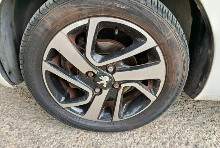 Peugeot 108 1.0 VTi 12V ETG5 69CH BOITE AUTO / FAIBLE KILOMÉTRAGE