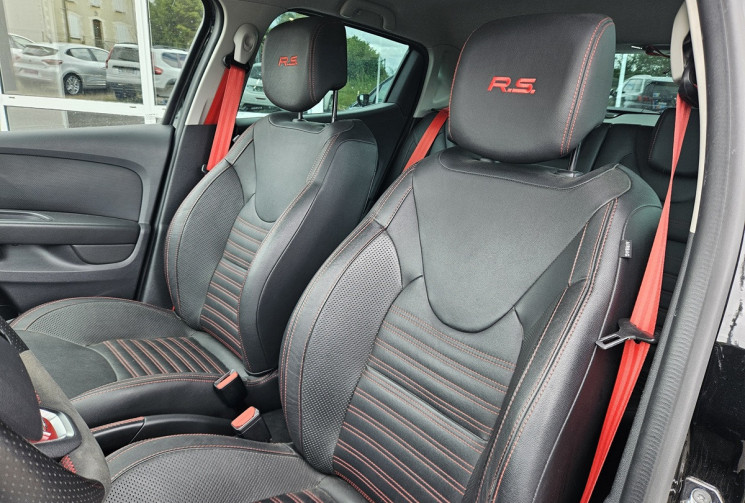 Renault Clio IV RS 1.6 220 TROPHY EDC 6 RS18 AKRAPOVIC