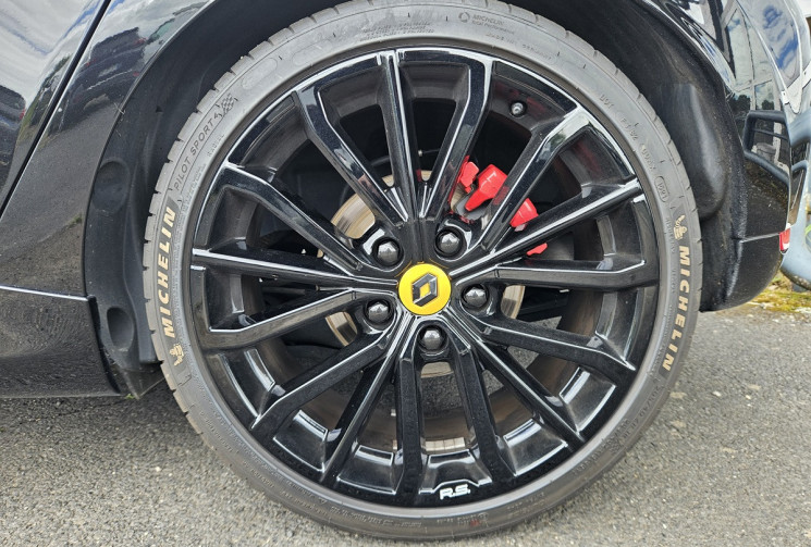 Renault Clio IV RS 1.6 220 TROPHY EDC 6 RS18 AKRAPOVIC
