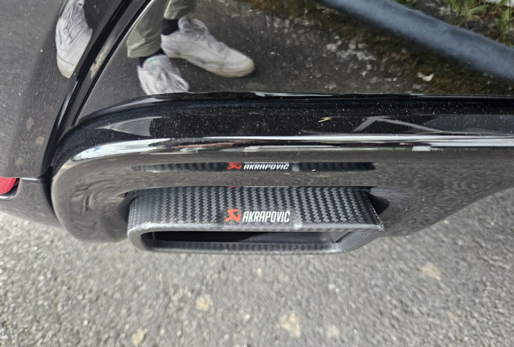 Renault Clio IV RS 1.6 220 TROPHY EDC 6 RS18 AKRAPOVIC