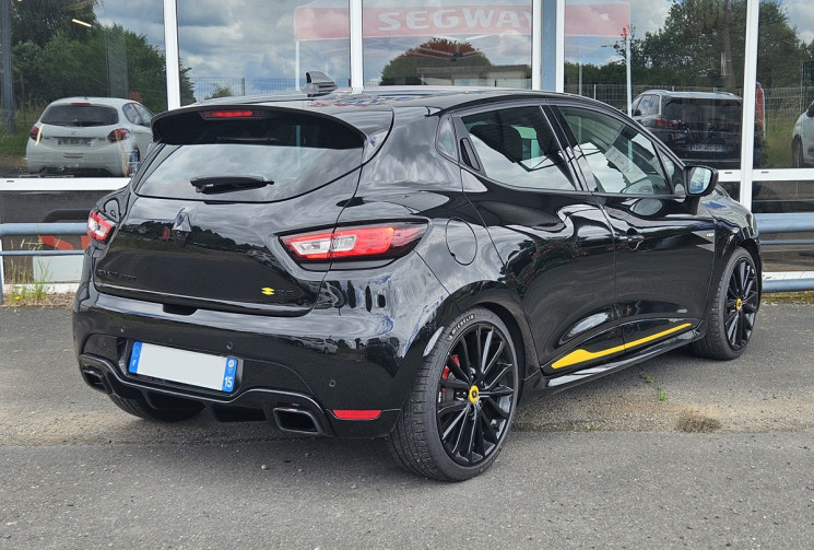 Renault Clio IV RS 1.6 220 TROPHY EDC 6 RS18 AKRAPOVIC