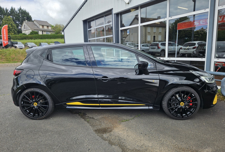 Renault Clio IV RS 1.6 220 TROPHY EDC 6 RS18 AKRAPOVIC