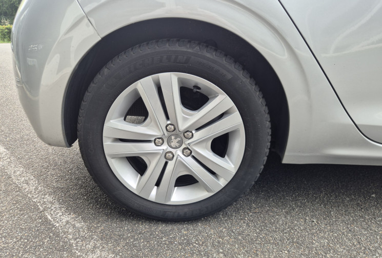 Peugeot 208 1.2 PureTech 82ch Style 5p