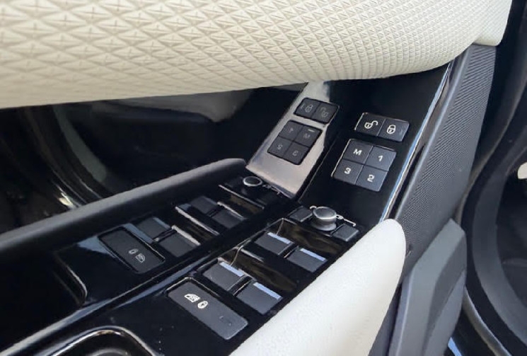 Land-Rover Range Rover Velar P300 R-Dynamic *TOIT PANO OUVRANT *COFFRE ELECT *SIEGES CHAUFFANTS