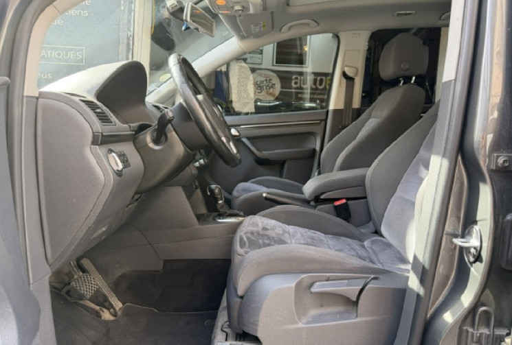 Volkswagen Touran carat  Phase 3 2.0 TDI 16V FAP DSG (6 rapports) 140 cv Origine France 3em main 
