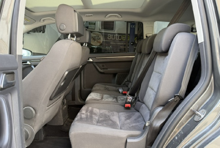 Volkswagen Touran carat  Phase 3 2.0 TDI 16V FAP DSG (6 rapports) 140 cv Origine France 3em main 