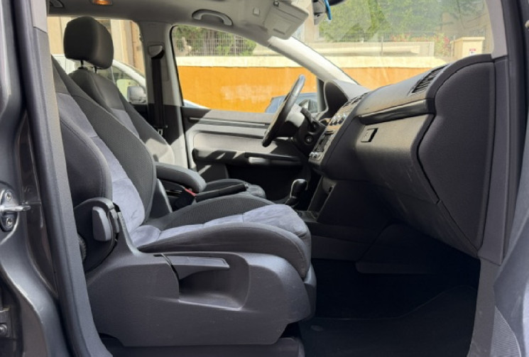 Volkswagen Touran carat  Phase 3 2.0 TDI 16V FAP DSG (6 rapports) 140 cv Origine France 3em main 