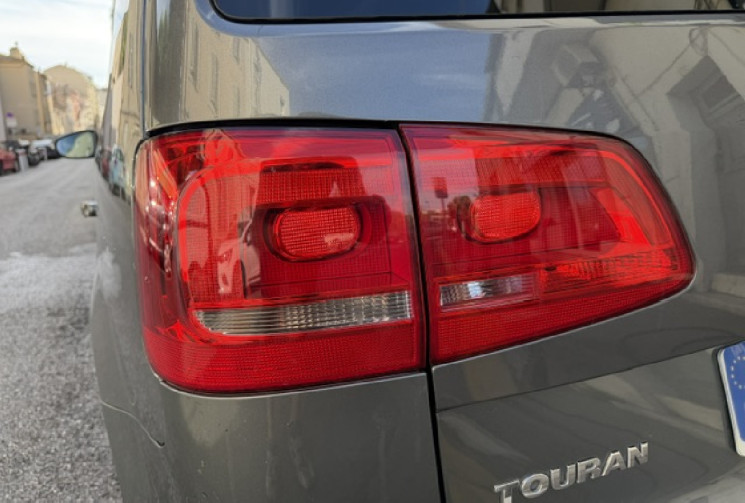 Volkswagen Touran carat  Phase 3 2.0 TDI 16V FAP DSG (6 rapports) 140 cv Origine France 3em main 