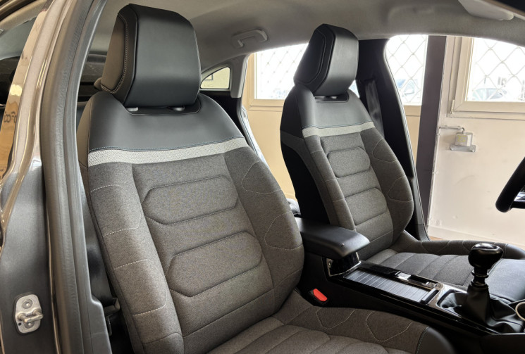 Citroën C4 1.5 BLUEHDI 110 FEEL PACK / SUIVI COMPLET CITROEN