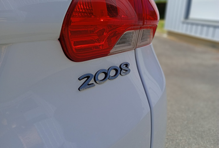 Peugeot 2008  1.2 VTi 82 ch ALLURE * Distribution OK
