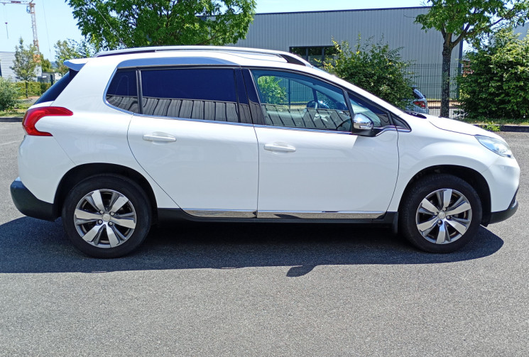 Peugeot 2008  1.2 VTi 82 ch ALLURE * Distribution OK