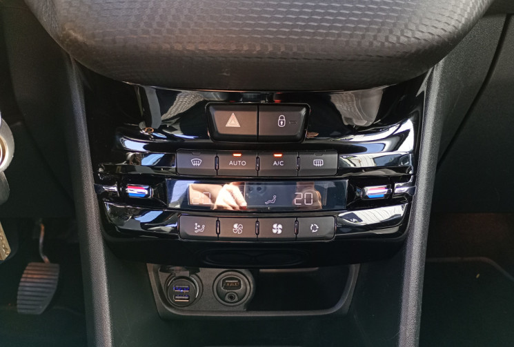 Peugeot 2008  1.2 VTi 82 ch ALLURE * Distribution OK