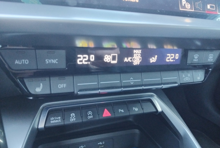 Audi A3 SPORTBACK 35 TDI SLINE 150  - SUIVI COMPLET 