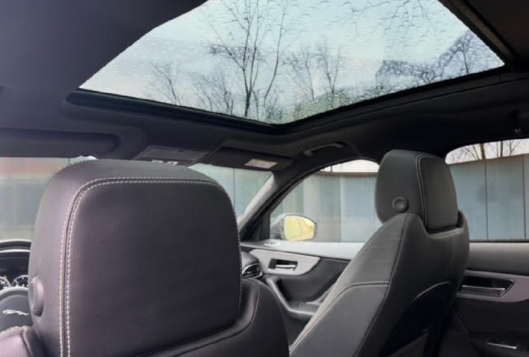 Jaguar F-Pace 240ch R-Sport *TOIT PANO OUVRANT *CAMERA *SIEGES CHAUFFANTS