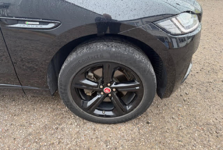 Jaguar F-Pace 240ch R-Sport *TOIT PANO OUVRANT *CAMERA *SIEGES CHAUFFANTS