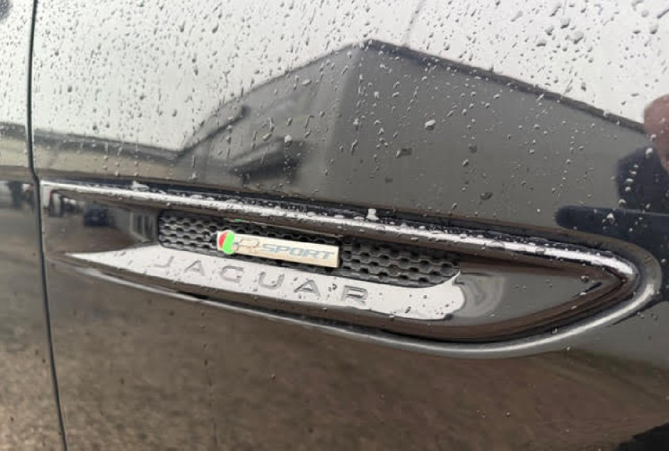 Jaguar F-Pace 240ch R-Sport *TOIT PANO OUVRANT *CAMERA *SIEGES CHAUFFANTS