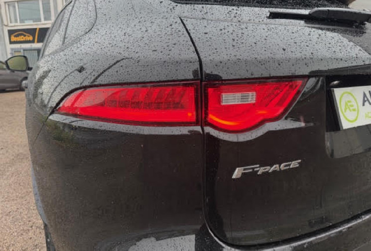Jaguar F-Pace 240ch R-Sport *TOIT PANO OUVRANT *CAMERA *SIEGES CHAUFFANTS