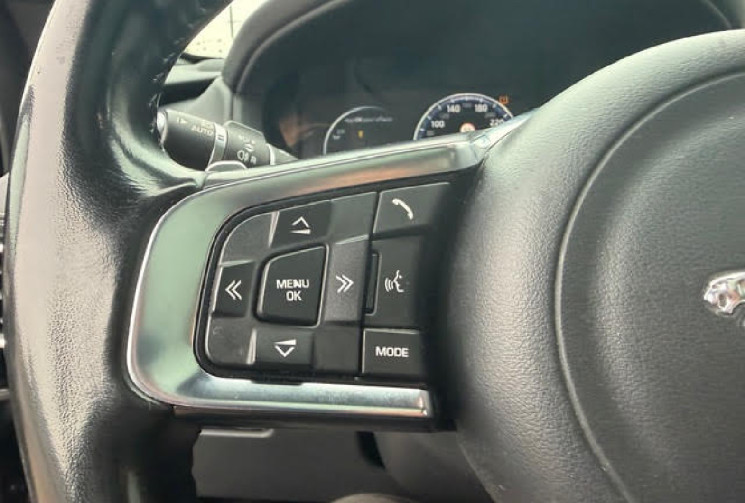 Jaguar F-Pace 240ch R-Sport *TOIT PANO OUVRANT *CAMERA *SIEGES CHAUFFANTS
