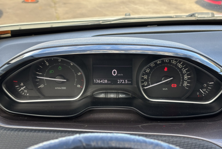 Peugeot 2008 1.6 E-HDI 92 ALLURE