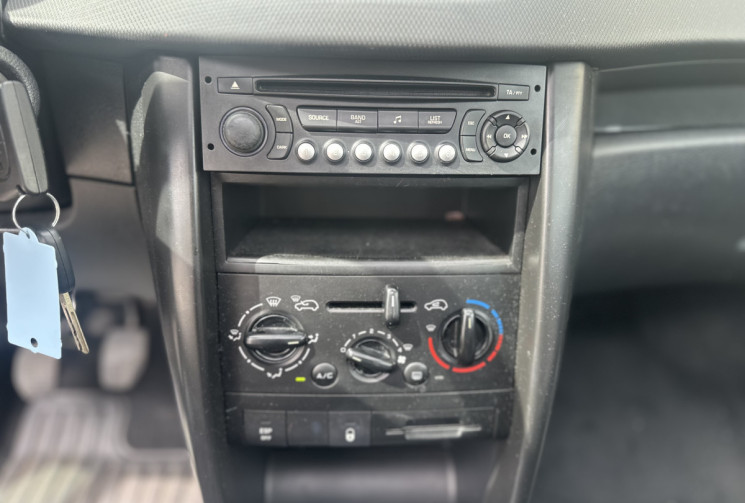 Peugeot 207 3 portes 1.4 e 16V 90cv