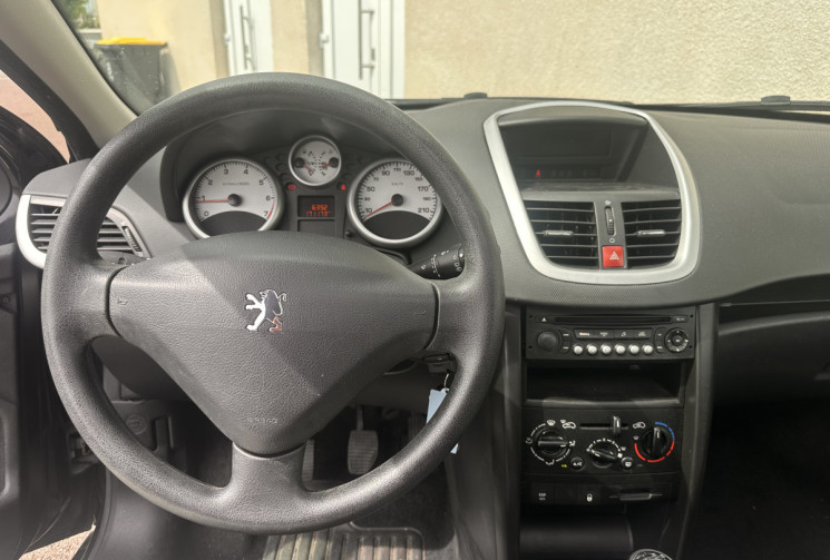 Peugeot 207 3 portes 1.4 e 16V 90cv