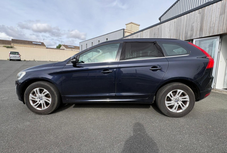 Volvo XC60 PHASE 2 D4 2.0 TDI FWD GEARTRONIC 190 MOMENTUM / TOIT OUVRANT / GARANTIE 12 MOIS