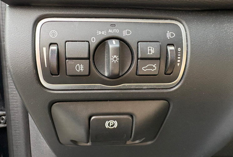 Volvo XC60 PHASE 2 D4 2.0 TDI FWD GEARTRONIC 190 MOMENTUM / TOIT OUVRANT / GARANTIE 12 MOIS