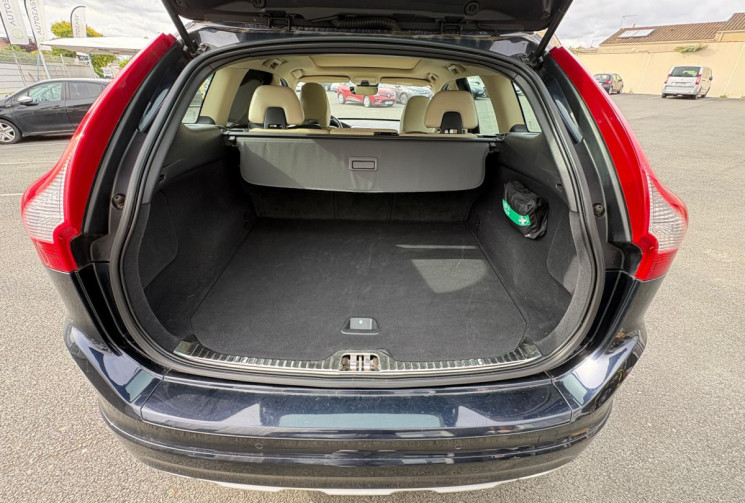 Volvo XC60 PHASE 2 D4 2.0 TDI FWD GEARTRONIC 190 MOMENTUM / TOIT OUVRANT / GARANTIE 12 MOIS