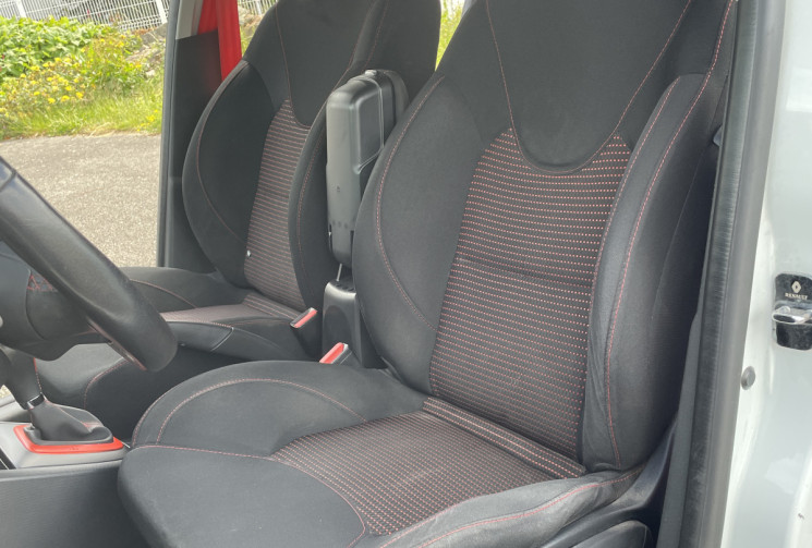 Renault Clio IV 1.6 16V TURBO EDC 6 200 CV 