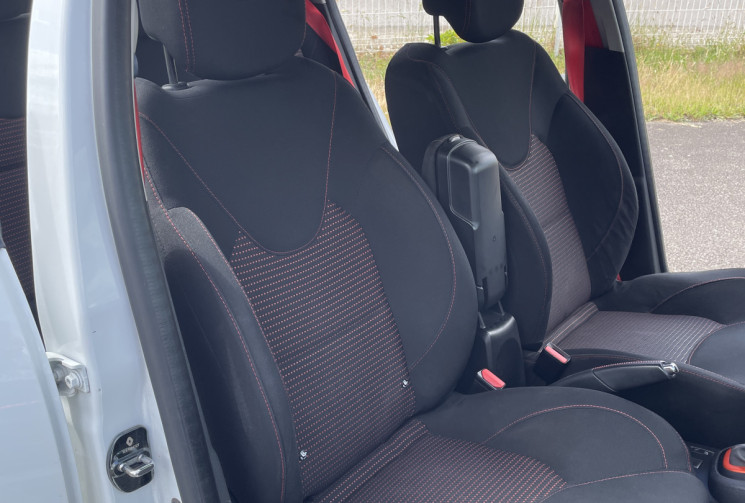 Renault Clio RS IV 1.6 16V TURBO EDC 6 200 CV 