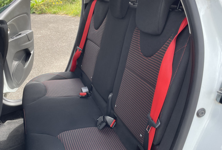 Renault Clio IV 1.6 16V TURBO EDC 6 200 CV 